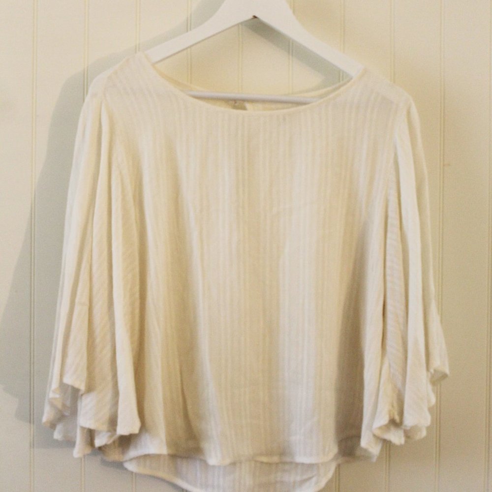 Billabong ✤ Gauze Knit Flutter Sleeve Blouse